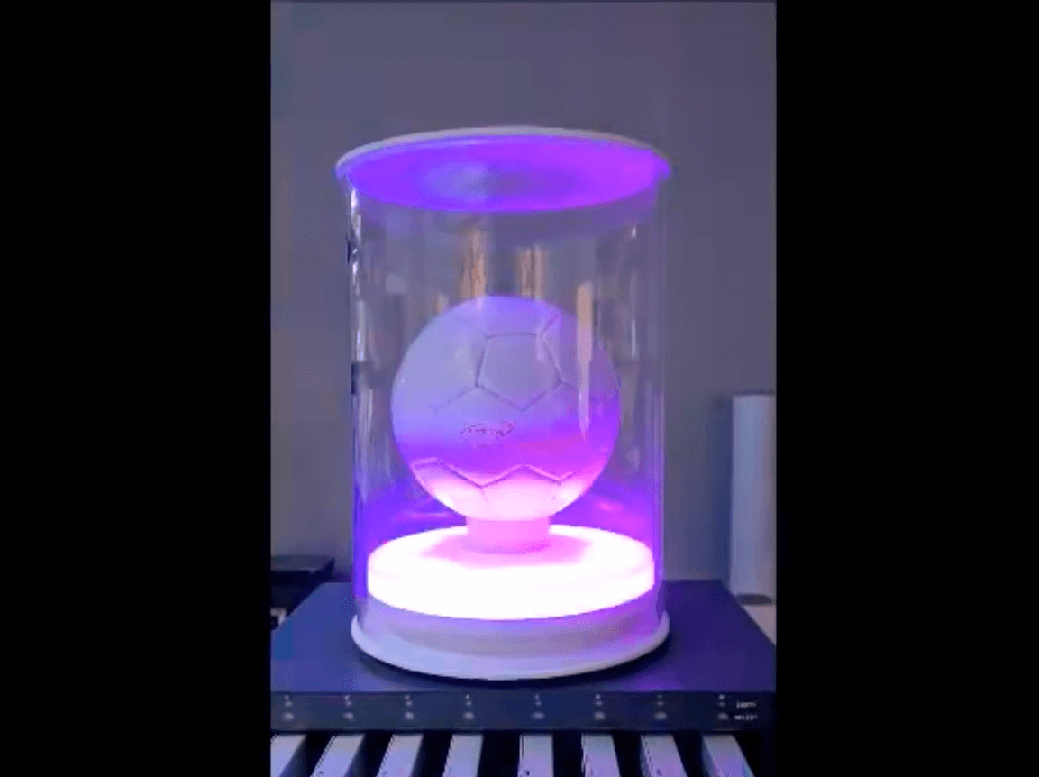 podświetlany Ekspozytor RGB na piłkę nożną