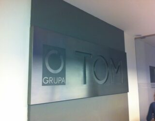 Tablice informacyjne Agencja reklamowa Next Reklama Grupa Tom