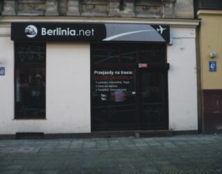 Oklejanie szyb i witryn